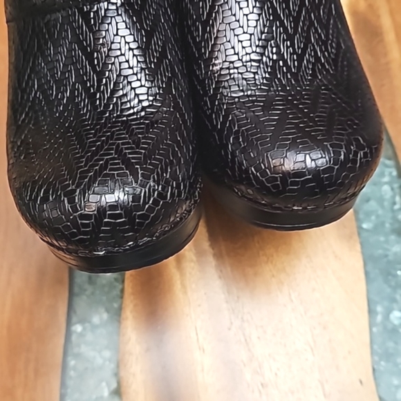 Dansko Professional Black Leather Shoes Textured Clogs | Size 38 EU / 8 US - Picture 6 of 11